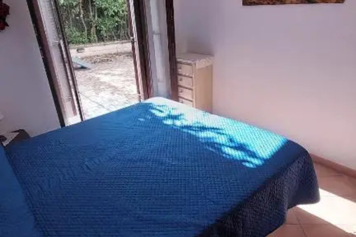 Room 4 of 12