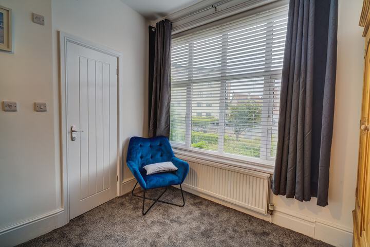 Room 3 of 160