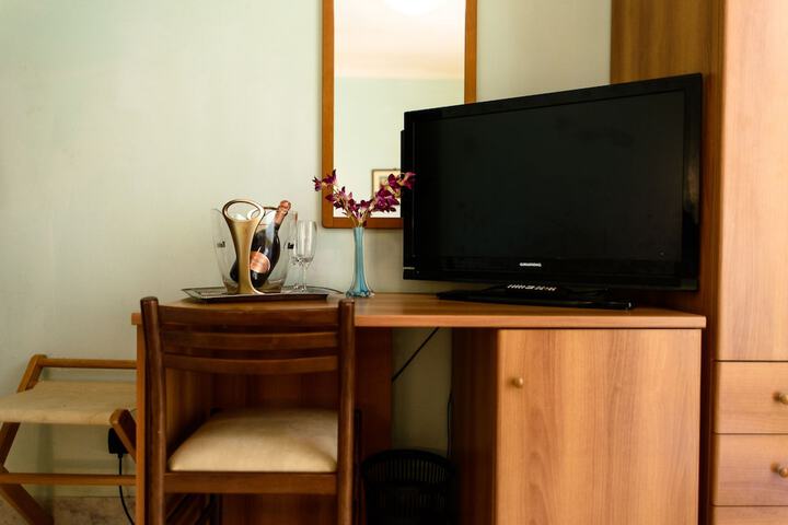 Room 15 of 42