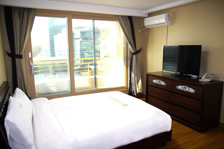 Room 5 of 63