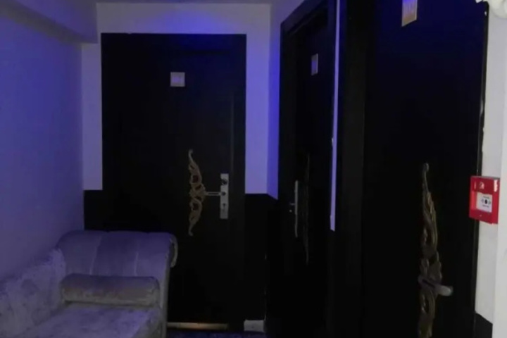 Room 8 of 11