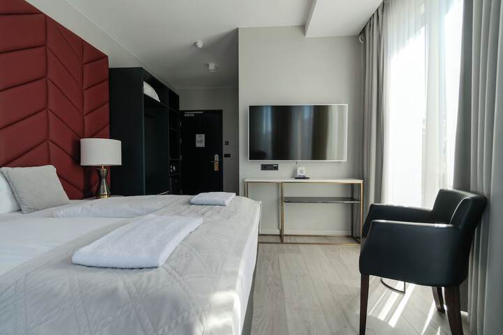 Room 27 of 82