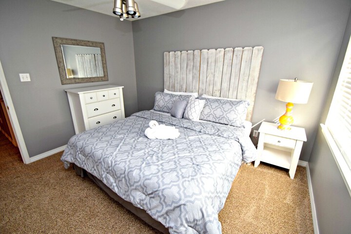 Room 3 of 6