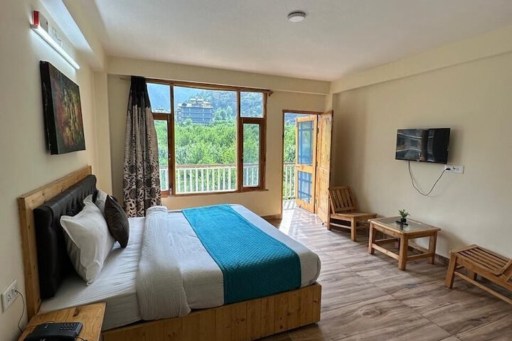 Room 16 of 28