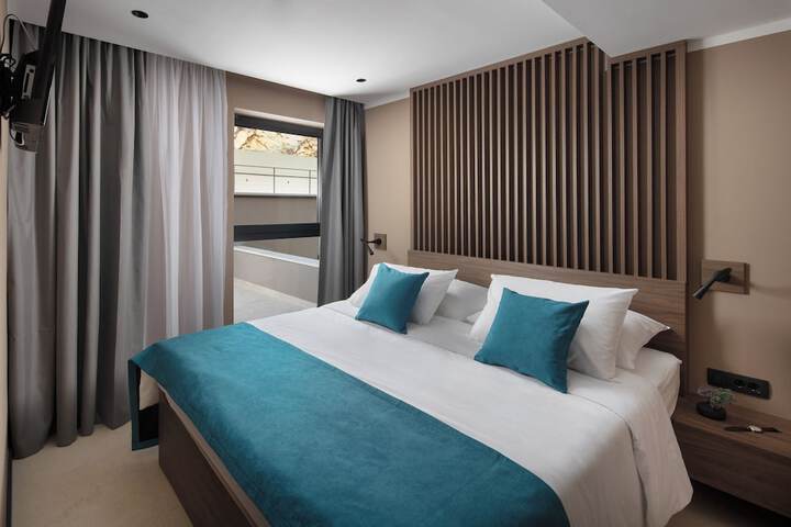 Room 4 of 42