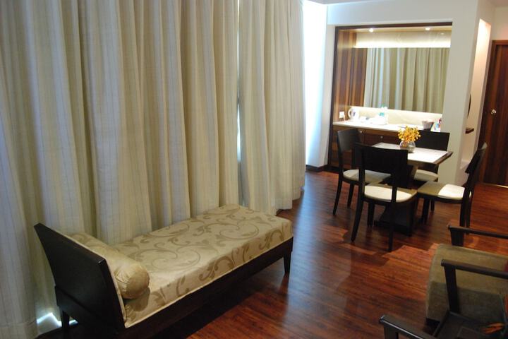 Room 12 of 63