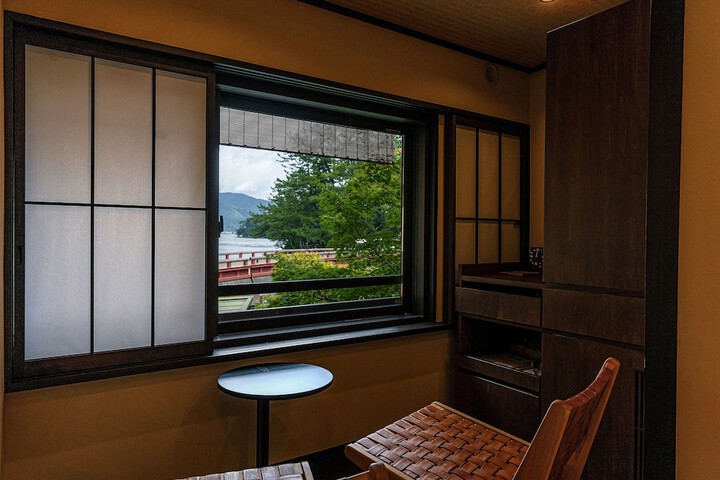 Room 27 of 134