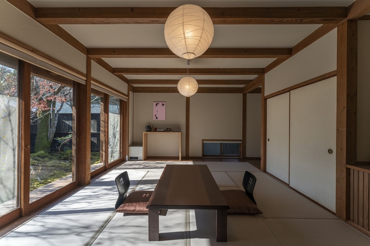 Room 4 of 12