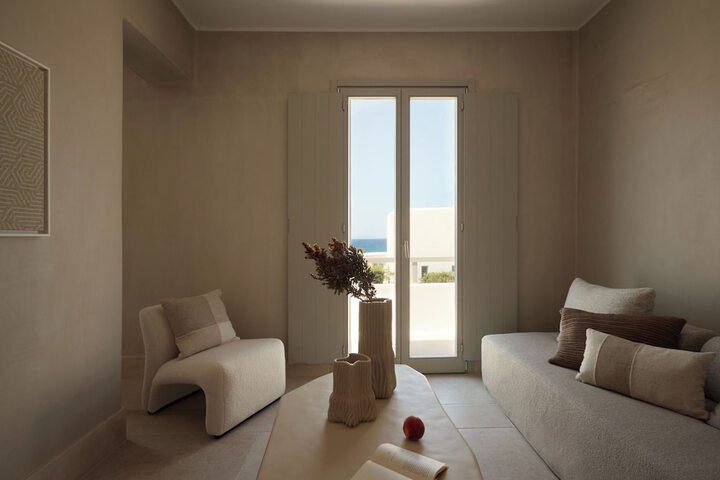 Room 32 of 85