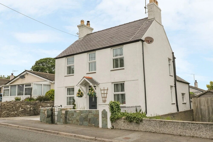 Mona House