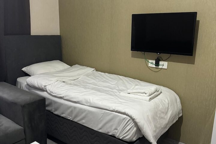 Room 4 of 49