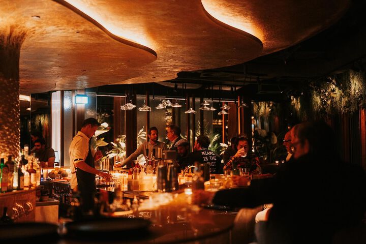 Lounge 98 of 107