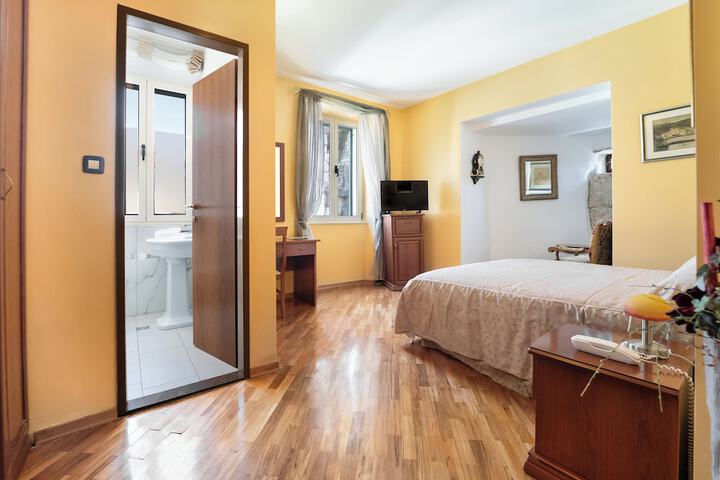Room 17 of 49