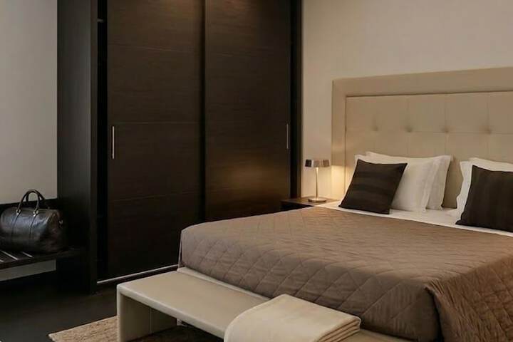 Room 14 of 32