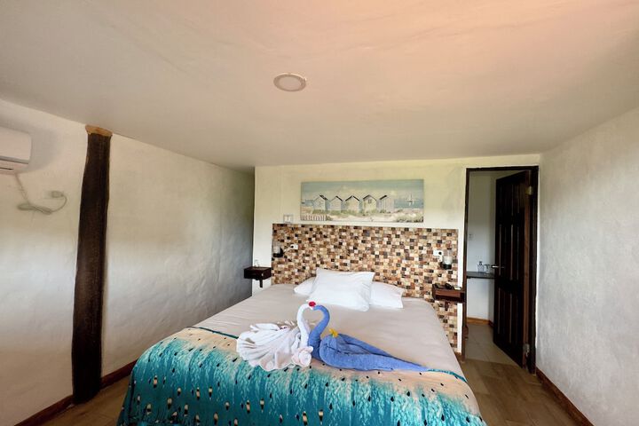 Room 3 of 56