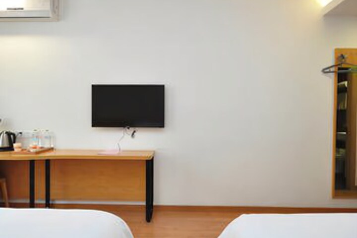 Room 8 of 8