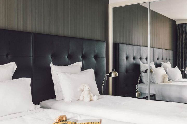 Room 28 of 102