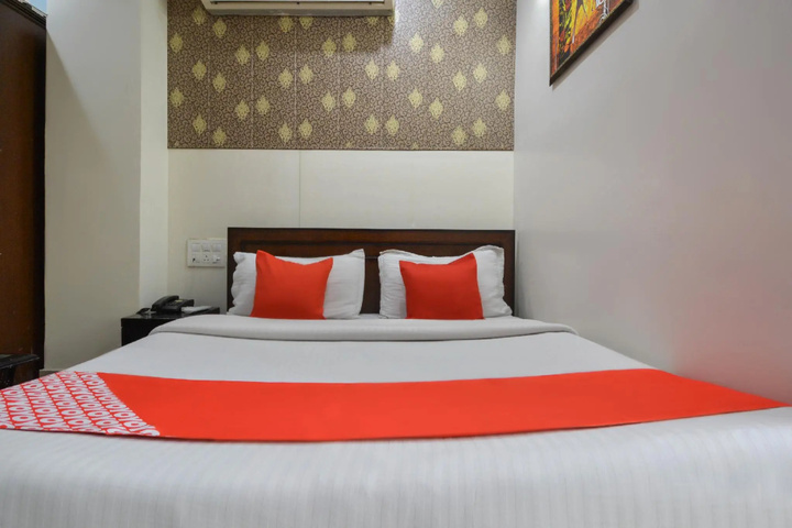 OYO 48542 Hotel Gopiraj