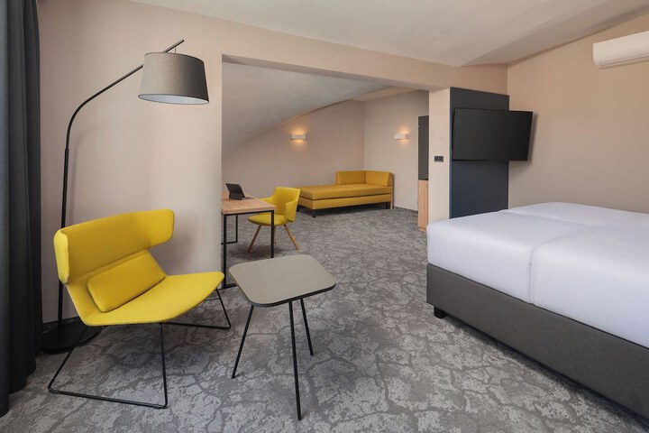 Room 21 of 48