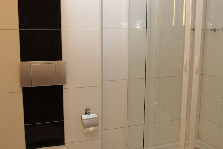 Room 10 of 20