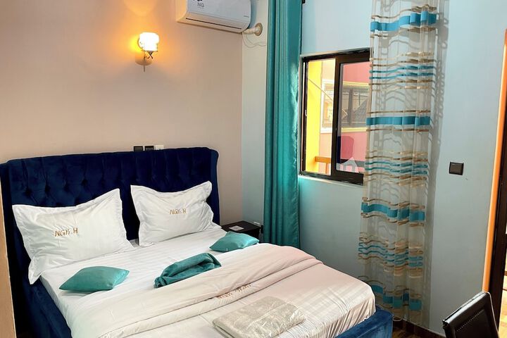 Room 27 of 118