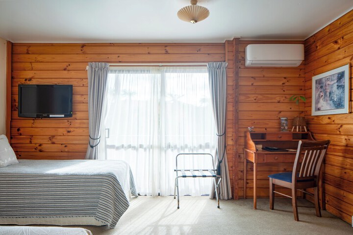 Room 16 of 114
