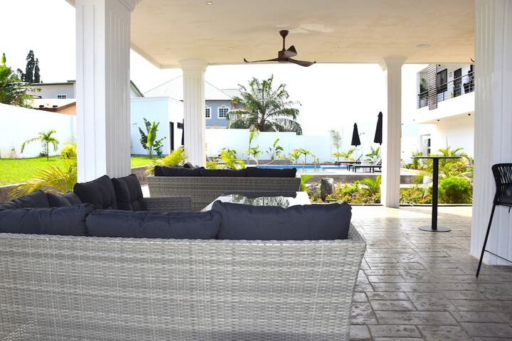 Lounge 61 of 66