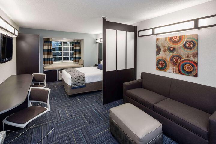 1 Queen Bed Accessible Room (9 of 13)