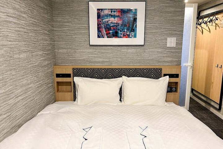 Room 9 of 60