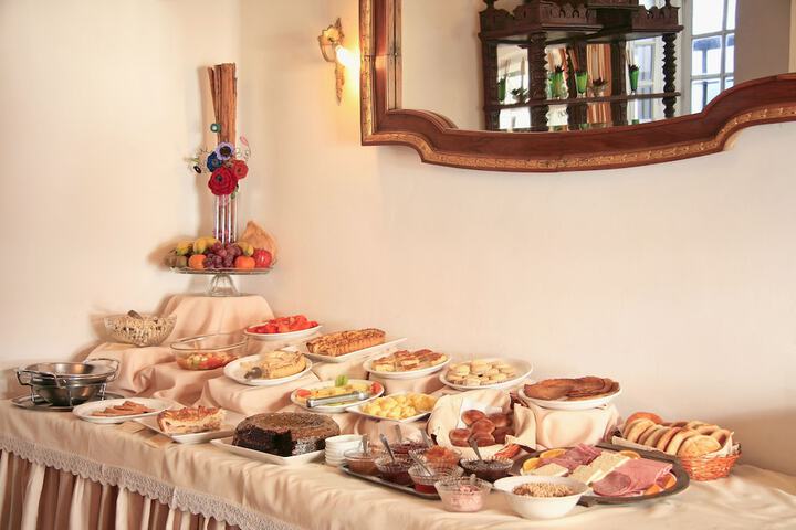 Dining 55 of 70