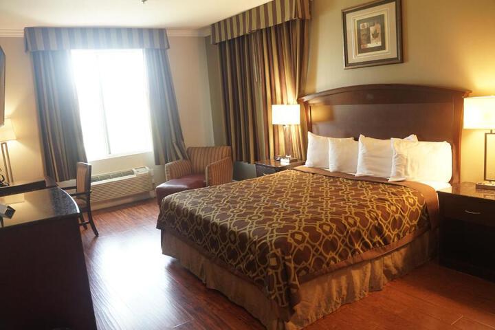 1 King Bed (15 of 19)