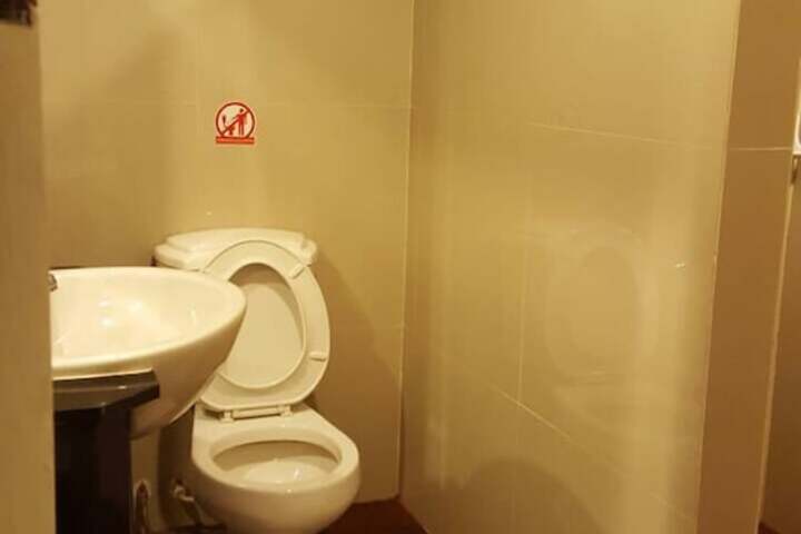 Room 35 of 60