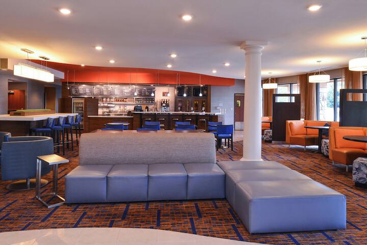Lobby lounge