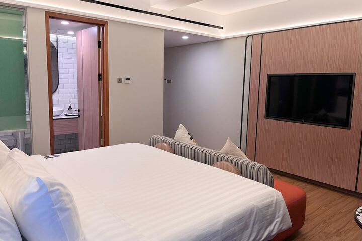 Room 22 of 68