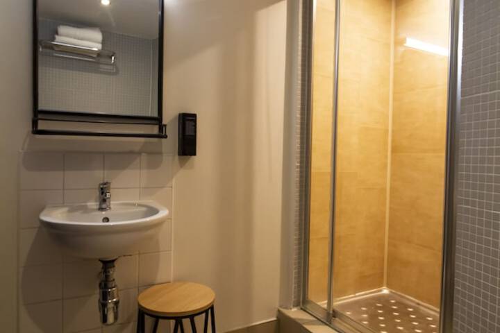 Room 34 of 61