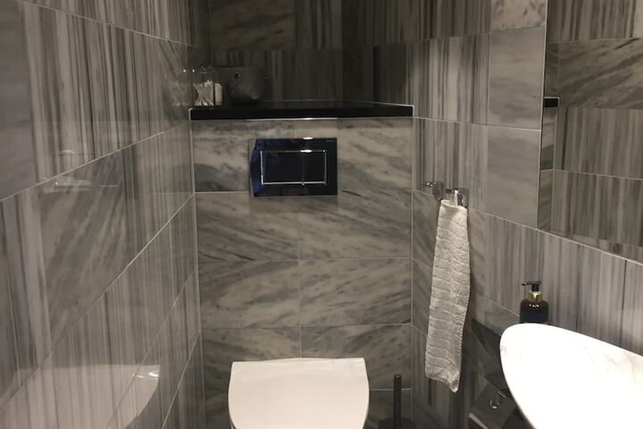 Room 34 of 64