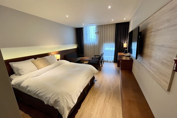 Room 16 of 24