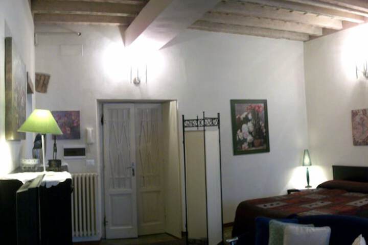 Room 2 of 94