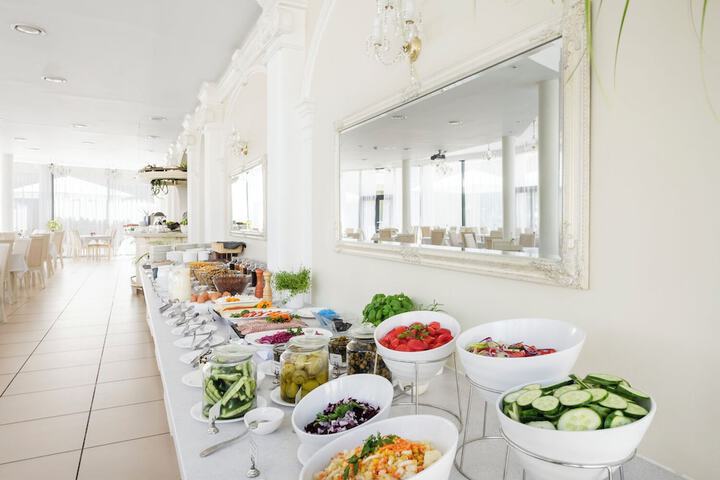 Dining 74 of 95