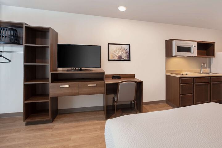Studio Queen Bed Kitchen (8 of 11)