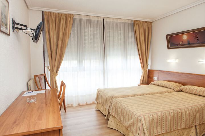 Room 9 of 37