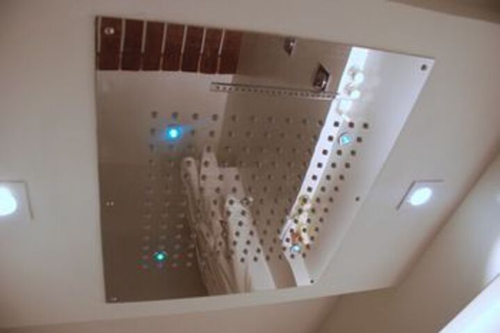Room 13 of 27