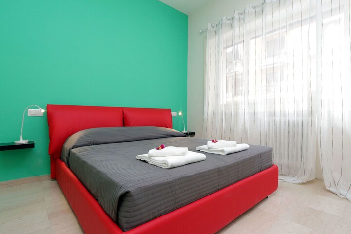 Room 6 of 30