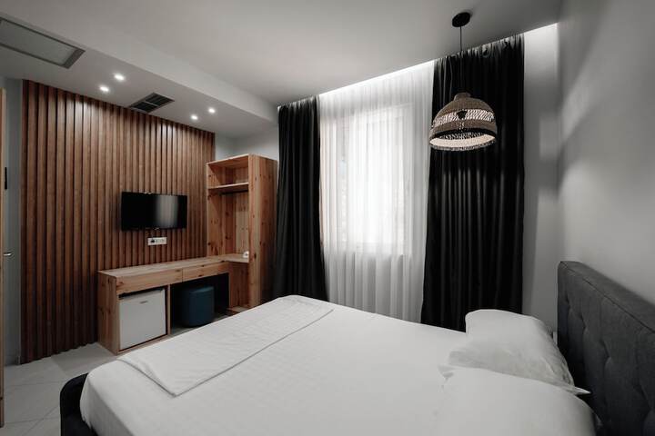 Room 9 of 96
