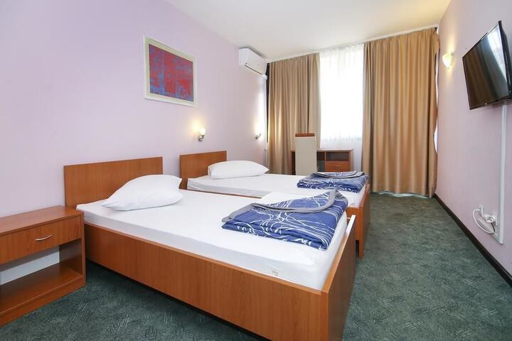 Room 6 of 49