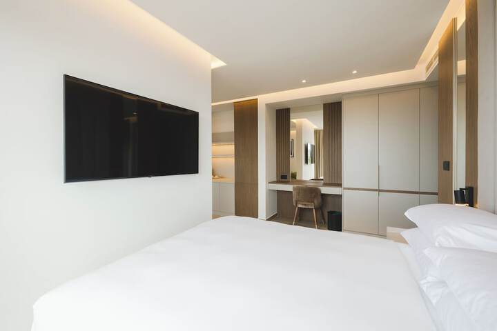 Room 25 of 211