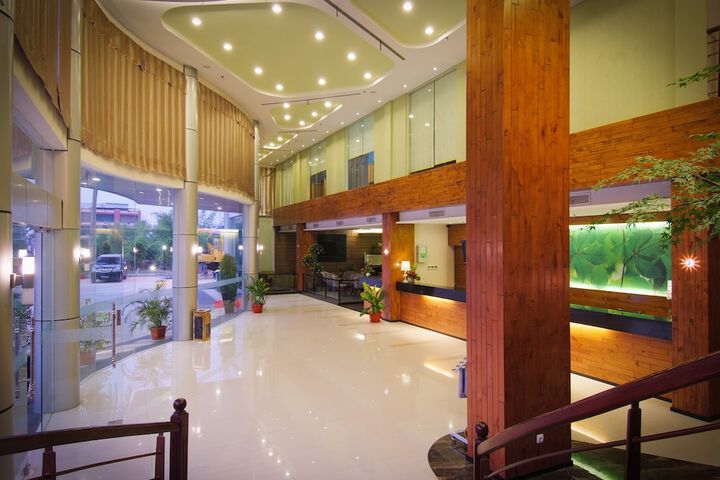 Hotel Interior 4 of 33