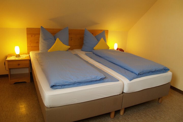 Room 8 of 32