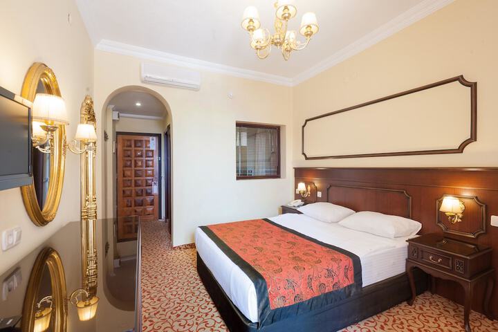 Room 21 of 120