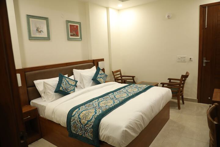 Room 12 of 27
